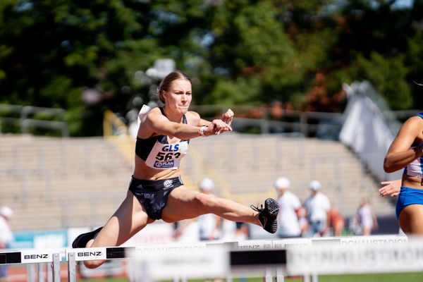 Michelle Aulbert (Hannover 96) ueber 100m Huerden am 17.07.2022 waehrend den deutschen Leichtathletik-Jugendmeisterschaften 2022 in Ulm