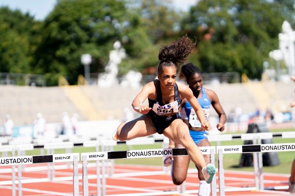 Naomi Krebs (Hannover 96) ueber 100m Huerden am 17.07.2022 waehrend den deutschen Leichtathletik-Jugendmeisterschaften 2022 in Ulm