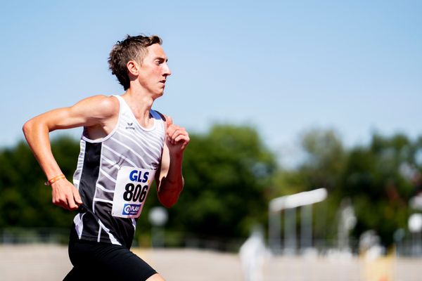 Benjamin Dern (LAZ Birkenfeld) ueber 3000m am 17.07.2022 waehrend den deutschen Leichtathletik-Jugendmeisterschaften 2022 in Ulm