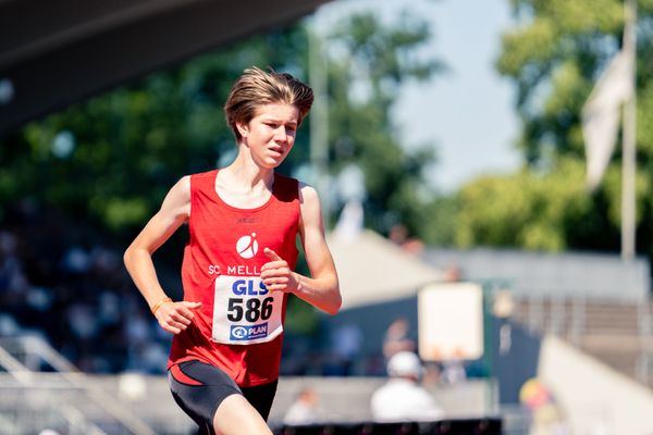 Michel Heinrich (SC Melle 03) ueber 3000m am 17.07.2022 waehrend den deutschen Leichtathletik-Jugendmeisterschaften 2022 in Ulm