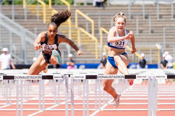 Naomi Krebs (Hannover 96), Lia Flotow (1. LAV Rostock) am 17.07.2022 waehrend den deutschen Leichtathletik-Jugendmeisterschaften 2022 in Ulm