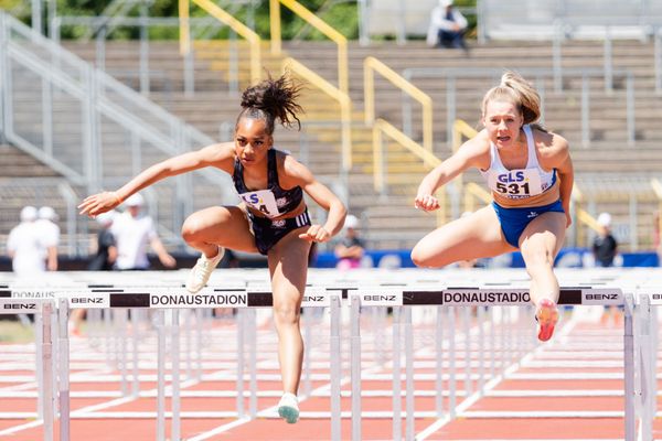 Naomi Krebs (Hannover 96), Lia Flotow (1. LAV Rostock) am 17.07.2022 waehrend den deutschen Leichtathletik-Jugendmeisterschaften 2022 in Ulm