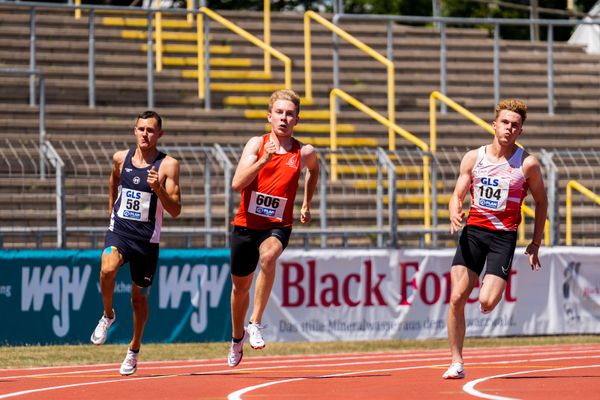 Jan Busam (LG Offenburg), Thorben Finke (SV Sigiltra Soegel), Vincent Herbst (SC Potsdam), Emil Bekker (TV Wattenscheid 01) ueber 200m am 17.07.2022 waehrend den deutschen Leichtathletik-Jugendmeisterschaften 2022 in Ulm