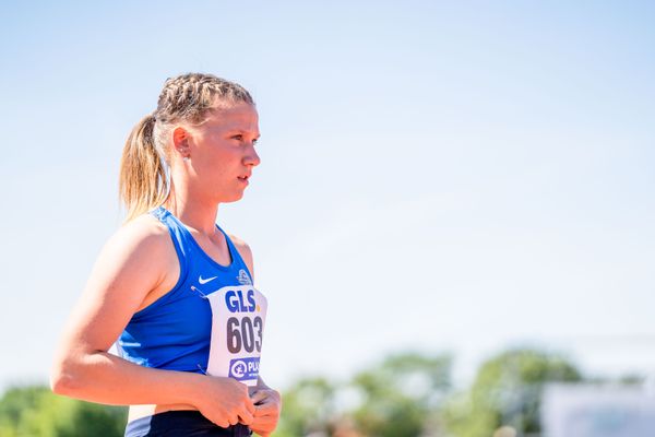 Emmy Lisanne Steinbrecher (Rukeli Trollmann e. V.) im 400m Huerden Finale am 17.07.2022 waehrend den deutschen Leichtathletik-Jugendmeisterschaften 2022 in Ulm