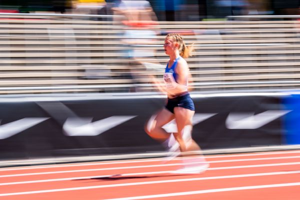 Emmy Lisanne Steinbrecher (Rukeli Trollmann e. V.) im 400m Huerden Finale am 17.07.2022 waehrend den deutschen Leichtathletik-Jugendmeisterschaften 2022 in Ulm