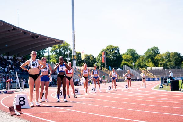 Rieke Emmrich (LC Nordhorn), Liane Gardeweg (TuS Koeln rrh.), Helena Schenk (TSG Bruchsal), Lisa Lankes (SWC Regensburg), Nele Goehl (LG Eckental) am 17.07.2022 waehrend den deutschen Leichtathletik-Jugendmeisterschaften 2022 in Ulm