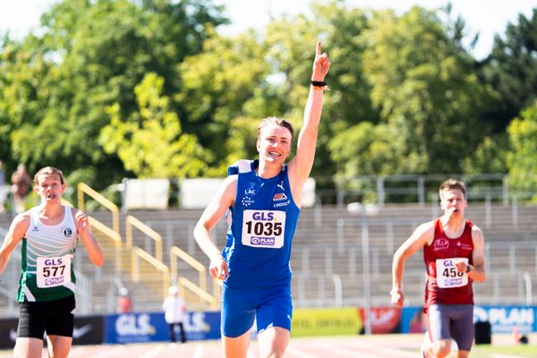 Benedikt Thomas Wallstein (Gothaer Leichtathletik Centrum) gewinnt die 200m in der U18 am 17.07.2022 waehrend den deutschen Leichtathletik-Jugendmeisterschaften 2022 in Ulm