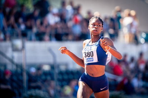 Holly Okuku (GSV Eintracht Baunatal) im 200m Finale am 17.07.2022 waehrend den deutschen Leichtathletik-Jugendmeisterschaften 2022 in Ulm