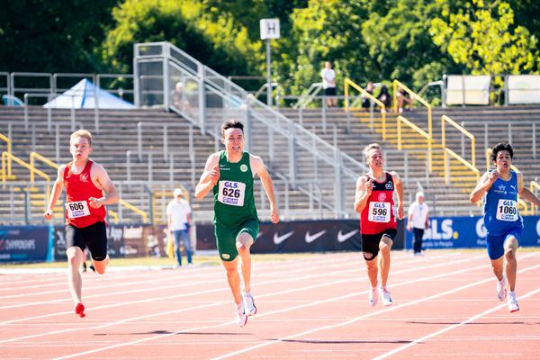 Thorben Finke (SV Sigiltra Soegel), Tobias Morawietz (VfL Wolfsburg), Florian Kroll (LG Osnabrueck), Emil Bekker (TV Wattenscheid 01) im 200m Finale am 17.07.2022 waehrend den deutschen Leichtathletik-Jugendmeisterschaften 2022 in Ulm