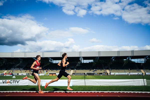 Samuel Blake (Eintracht Frankfurt e.V.) vor Sven Wagner (Koenigsteiner LV) ueber 3000m am 06.08.2022 beim Lohrheide-Meeting im Lohrheidestadion in Bochum-Wattenscheid