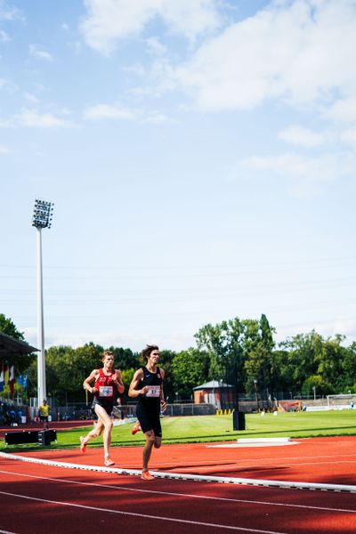 Samuel Blake (Eintracht Frankfurt e.V.) vor Sven Wagner (Koenigsteiner LV) ueber 3000m am 06.08.2022 beim Lohrheide-Meeting im Lohrheidestadion in Bochum-Wattenscheid