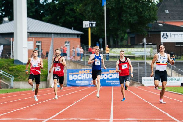 Jean Paul Bredau (SC Potsdam), Fabian Dammermann (LG Osnabrueck), Maximilian Kremser (Solinger LC), Kevin Joite (Dresdner SC 1898), Christian Iguacel (Belgien) ueber 400m am 06.08.2022 beim Lohrheide-Meeting im Lohrheidestadion in Bochum-Wattenscheid