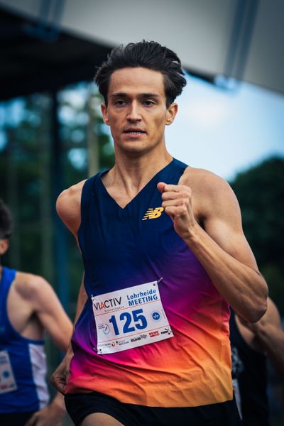 Oskar Schwarzer (TV Gross-Gerau) ueber 800m am 06.08.2022 beim Lohrheide-Meeting im Lohrheidestadion in Bochum-Wattenscheid