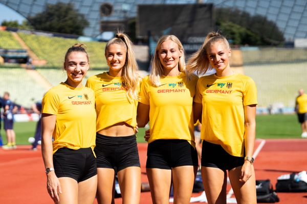 Training mit Mona Mayer (GER), Alica Schmidt (GER), Elisa Lechleitner (GER) und Luna Thiel (GER) am 14.08.2022 bei den Leichtathletik-Europameisterschaften im Olympiapark in Muenchen