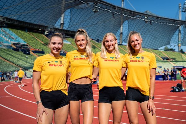 Training mit Mona Mayer (GER), Alica Schmidt (GER), Elisa Lechleitner (GER) und Luna Thiel (GER) am 14.08.2022 bei den Leichtathletik-Europameisterschaften im Olympiapark in Muenchen