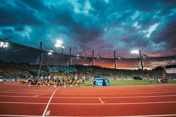 1500m Vorlauf mit Simas Bertasius (LTU), Istvan Szoegi (HUN), Azeddine Habz (FRA), Yervand Mkrtchyan (ARM), Ferdinand Kvan Edman (NOR), Christoph Kessler (GER), Matthew Stonier (GBR), Michal Rozmys (POL), Ruben Verheyden (BEL) am 15.08.2022 bei den Leichtathletik-Europameisterschaften in Muenchen