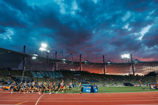 1500m Vorlauf mit Simas Bertasius (LTU), Istvan Szoegi (HUN), Azeddine Habz (FRA), Yervand Mkrtchyan (ARM), Ferdinand Kvan Edman (NOR), Christoph Kessler (GER), Matthew Stonier (GBR), Michal Rozmys (POL), Ruben Verheyden (BEL) am 15.08.2022 bei den Leichtathletik-Europameisterschaften in Muenchen