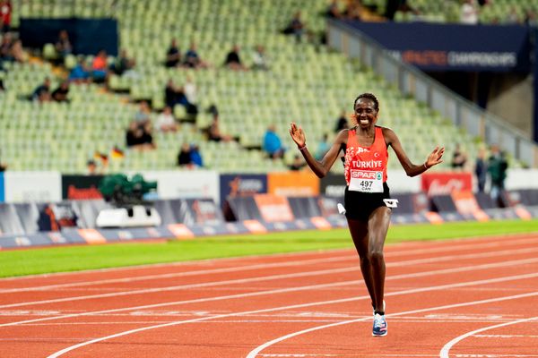 Yasemin Can (TUR) ueber 10000m am 15.08.2022 bei den Leichtathletik-Europameisterschaften in Muenchen