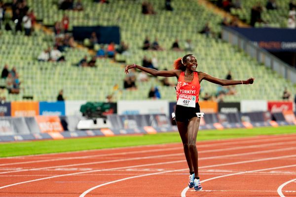 Yasemin Can (TUR) ueber 10000m am 15.08.2022 bei den Leichtathletik-Europameisterschaften in Muenchen