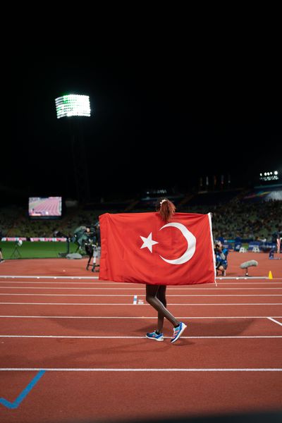 Yasemin Can (TUR) gewinnt die 10000m der Frauen am 15.08.2022 bei den Leichtathletik-Europameisterschaften in Muenchen