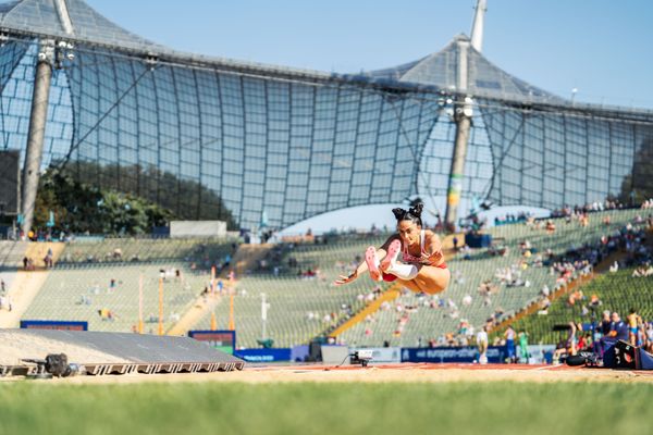 Claire Azzopardi (MLT) im Weitsprung am 16.08.2022 bei den Leichtathletik-Europameisterschaften in Muenchen