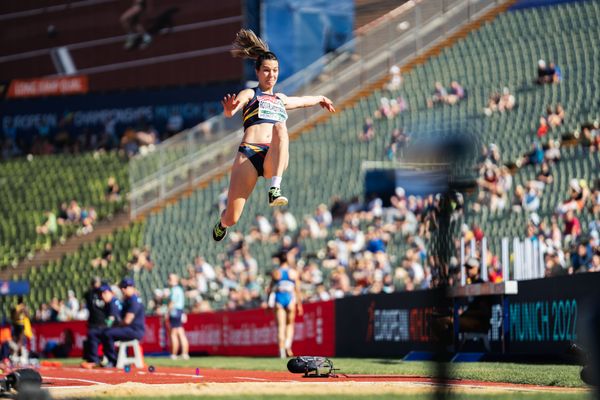 Alina Rotaru-Kottmann (ROU) im Weitsprung am 16.08.2022 bei den Leichtathletik-Europameisterschaften in Muenchen