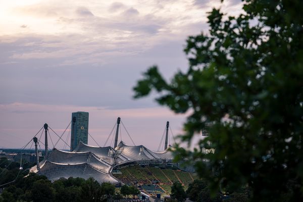 Der Olympiapark mit Blick auf das Olympiastadion am 17.08.2022 bei den Leichtathletik-Europameisterschaften in Muenchen