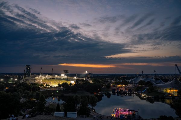 Der Olympiapark mit Blick auf das Olympiastadion am 17.08.2022 bei den Leichtathletik-Europameisterschaften in Muenchen