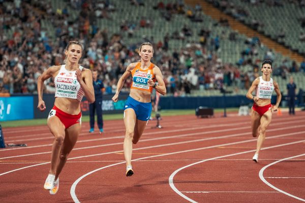 Natalia Kaczmarek (POL), Femke Bol (NED), Anna Kielbasinska (POL) am 17.08.2022 bei den Leichtathletik-Europameisterschaften in Muenchen