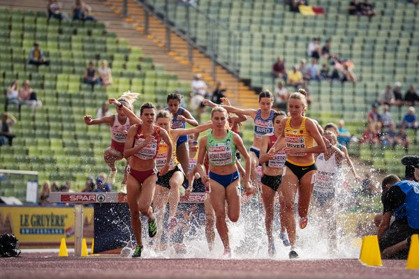 Elizabeth Bird (GBR), Elena Burkard (GER), Maruša MIŠMAŠ ZRIMŠEK (SLO), Lea Meyer (GER)  am 18.08.2022 bei den Leichtathletik-Europameisterschaften in Muenchen