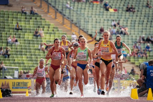 Elizabeth Bird (GBR), Elena Burkard (GER), Maruša MIŠMAŠ ZRIMŠEK (SLO), Lea Meyer (GER)  am 18.08.2022 bei den Leichtathletik-Europameisterschaften in Muenchen