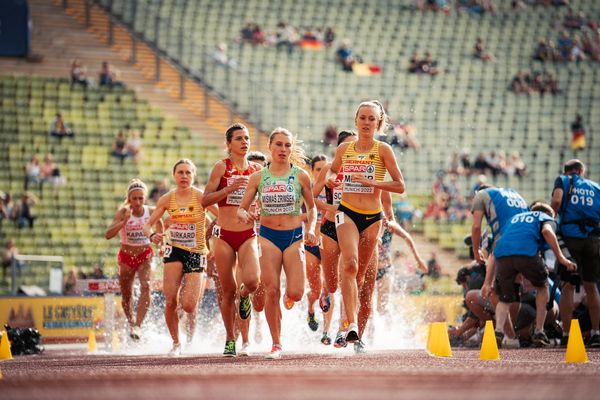 Lea Meyer (GER), Marusa Mismas Zrimsek (SLO), Irene Sanchez-Escribano (ESP), Elena Burkard (GER) im 3000m Hindernis Vorlauf am 18.08.2022 bei den Leichtathletik-Europameisterschaften in Muenchen