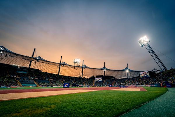 Sonnenuntergang im Olympiastadion am 20.08.2022 bei den Leichtathletik-Europameisterschaften in Muenchen