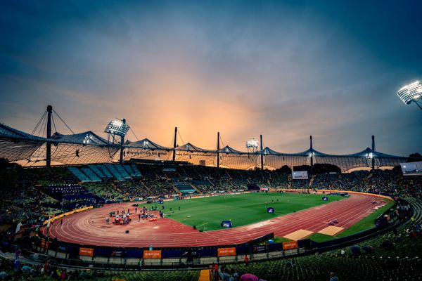 Sonnenuntergang im Olympiastadion am 20.08.2022 bei den Leichtathletik-Europameisterschaften in Muenchen