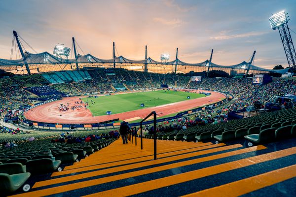 Sonnenuntergang im Olympiastadion am 20.08.2022 bei den Leichtathletik-Europameisterschaften in Muenchen