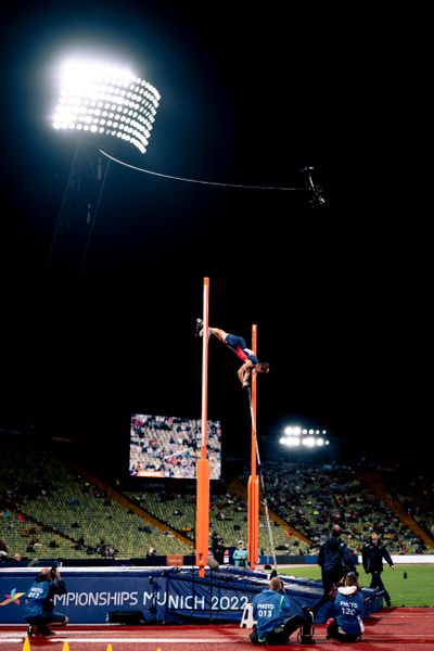 Sondre Guttormsen (NOR) beim Stabhochsprung am 20.08.2022 bei den Leichtathletik-Europameisterschaften in Muenchen