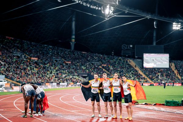 Die 4x400m Staffel von Belgien mit Alexander Doom (BEL), Julien Watrin (BEL), Kevin Borlee (BEL) und Dylan Borlee (BEL) am 20.08.2022 bei den Leichtathletik-Europameisterschaften in Muenchen