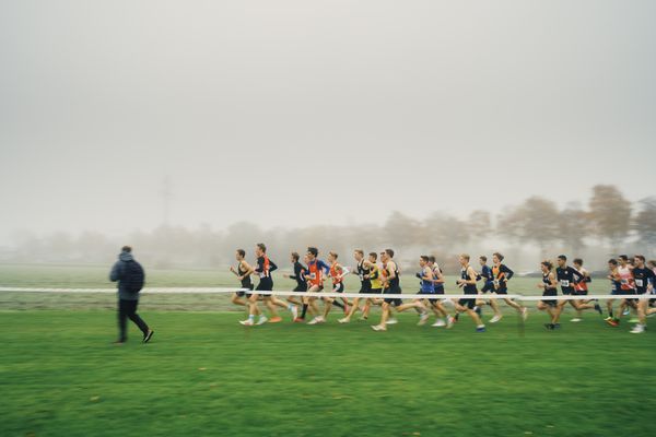 Impressionen von der maennlichen Jugend U18 am 26.11.2022  waehrend den deutschen Crosslauf-Meisterschaften auf Sportanlage an der Ringstrasse in Loeningen