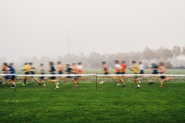 Impressionen am 26.11.2022  waehrend den deutschen Crosslauf-Meisterschaften auf Sportanlage an der Ringstrasse in Loeningen