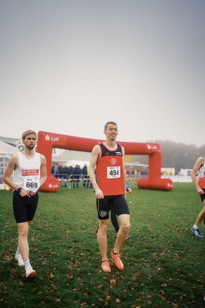 Erik Siemer (LG Osnabrueck) am 26.11.2022  waehrend den deutschen Crosslauf-Meisterschaften auf Sportanlage an der Ringstrasse in Loeningen