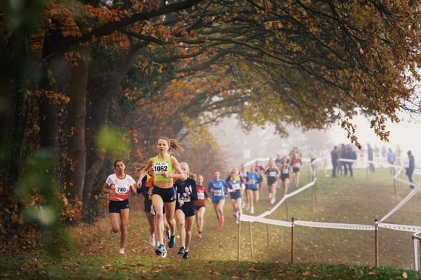 Kira Weis (Wue/ KSG Gerlingen) am 26.11.2022 waehrend den deutschen Crosslauf-Meisterschaften auf Sportanlage an der Ringstrasse in Loeningen am 26.11.2022  waehrend den deutschen Crosslauf-Meisterschaften auf Sportanlage an der Ringstrasse in Loeningen