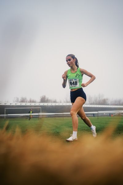 Sophie Kellermann (NO/ LAZ Moenchengladbach) am 26.11.2022  waehrend den deutschen Crosslauf-Meisterschaften auf Sportanlage an der Ringstrasse in Loeningen