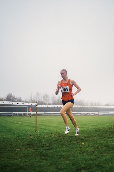 Berit Scheid (NO/ TSV Bayer o4 Leverkusen)am 26.11.2022  waehrend den deutschen Crosslauf-Meisterschaften auf Sportanlage an der Ringstrasse in Loeningen