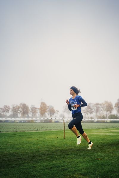 Berit Scheid (NO/ TSV Bayer o4 Leverkusen)am 26.11.2022  waehrend den deutschen Crosslauf-Meisterschaften auf Sportanlage an der Ringstrasse in Loeningen