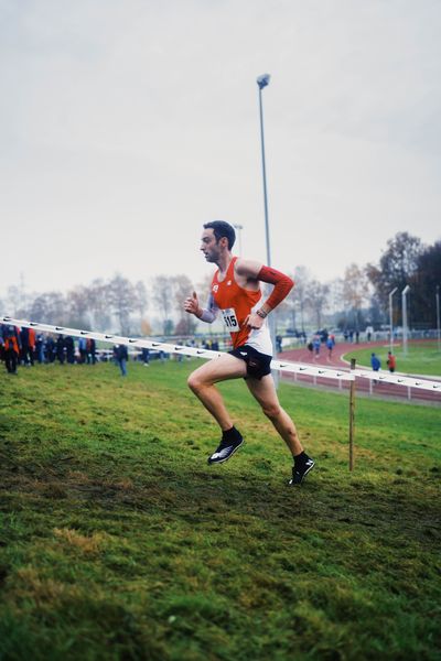 Maximilian Thorwirth (NO/ SFD 75 Duesseldorf-Sued) am 26.11.2022  waehrend den deutschen Crosslauf-Meisterschaften auf Sportanlage an der Ringstrasse in Loeningen