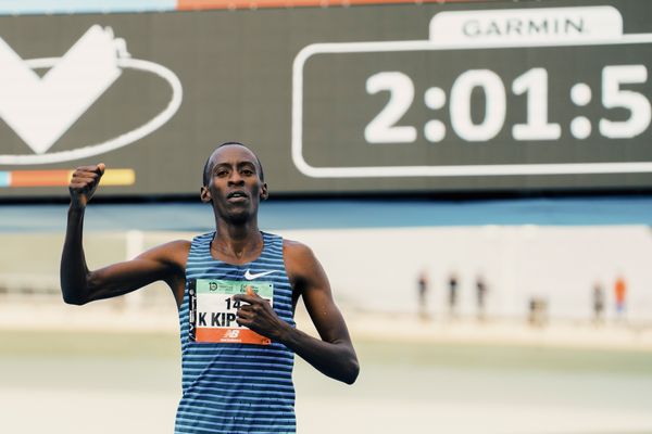 Kelvin Kiptum (KEN) gewinnt den Marathon mit Streckenrekord am 04.12.2022 beim 42th Valencia Marathon Trinidad Alfonso 2022