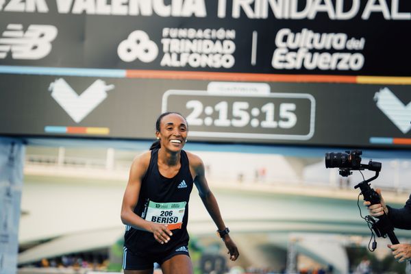 Siegerin der Frauen Amane Beriso Shankule (ETH) am 04.12.2022 beim 42th Valencia Marathon Trinidad Alfonso 2022