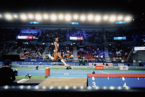 Jazmin Sawyers (GBR) beim Weitsprung am 29.01.2023 beim ISTAF Indoor im PSD Bank Dome in Duesseldorf