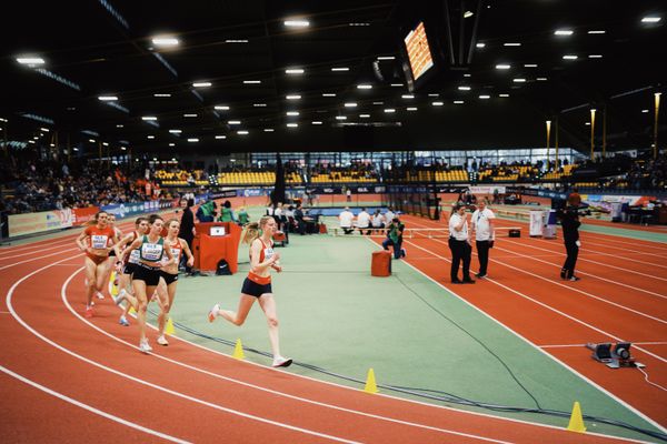 Marie Proepsting (VfL Eintracht Hannover) im 1500m Halbfinale bei den Deutschen Leichtathletik-Hallenmeisterschaften am 18.02.2023 in der Helmut-Koernig-Halle in Dortmund