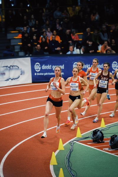 Marie Proepsting (VfL Eintracht Hannover) im 1500m Halbfinale bei den Deutschen Leichtathletik-Hallenmeisterschaften am 18.02.2023 in der Helmut-Koernig-Halle in Dortmund